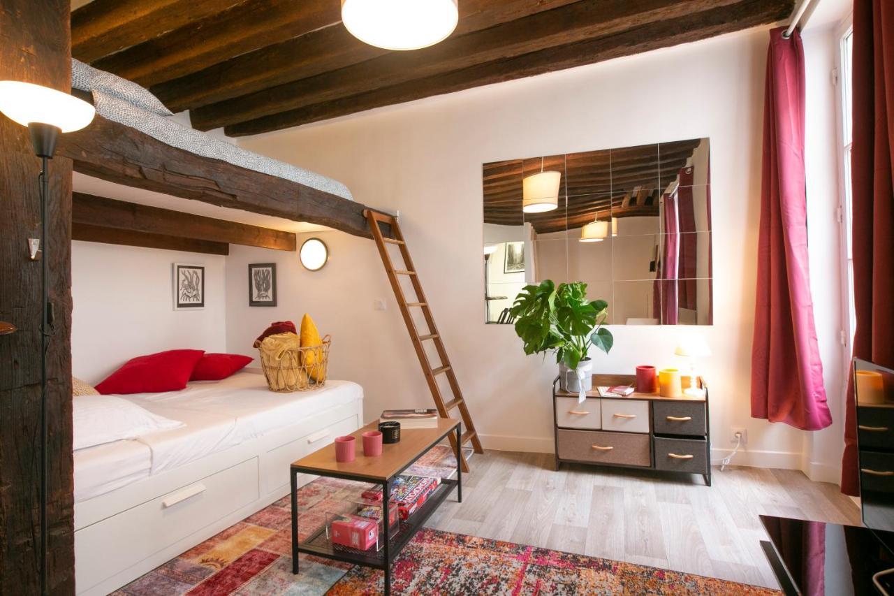 Authentic Apartment In Center Of Parisian Marais ภายนอก รูปภาพ