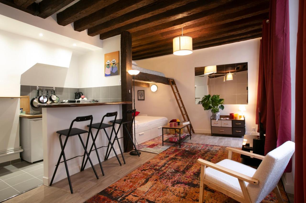 Authentic Apartment In Center Of Parisian Marais ภายนอก รูปภาพ