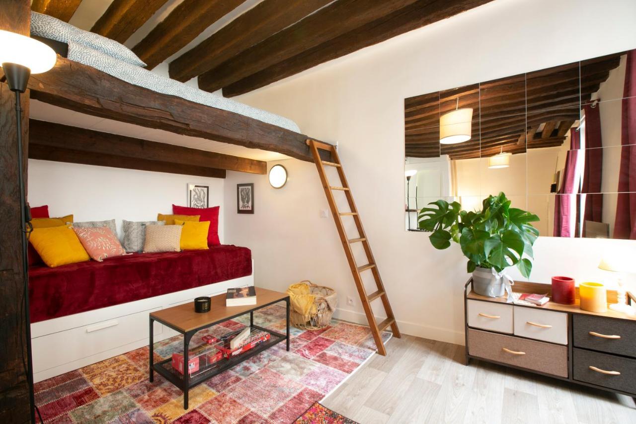 Authentic Apartment In Center Of Parisian Marais ภายนอก รูปภาพ