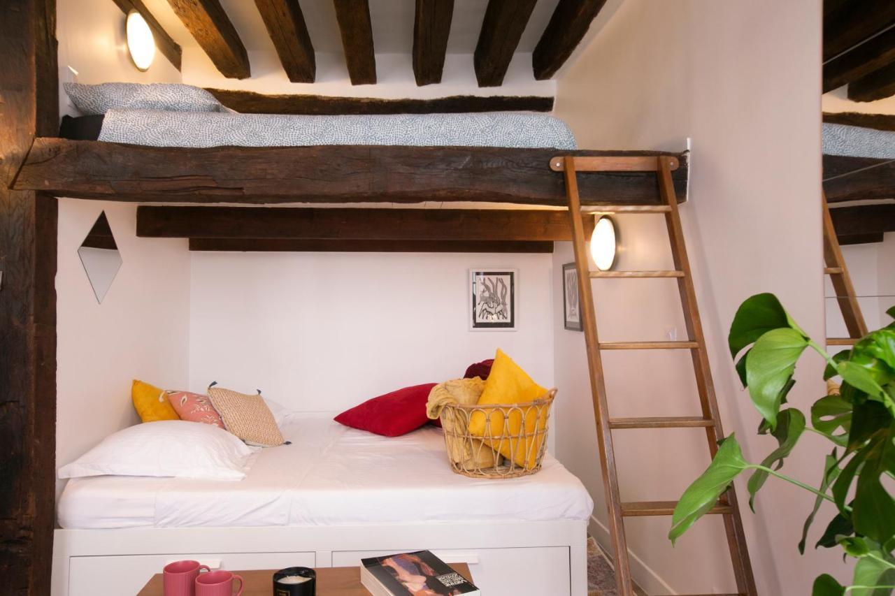 Authentic Apartment In Center Of Parisian Marais ภายนอก รูปภาพ