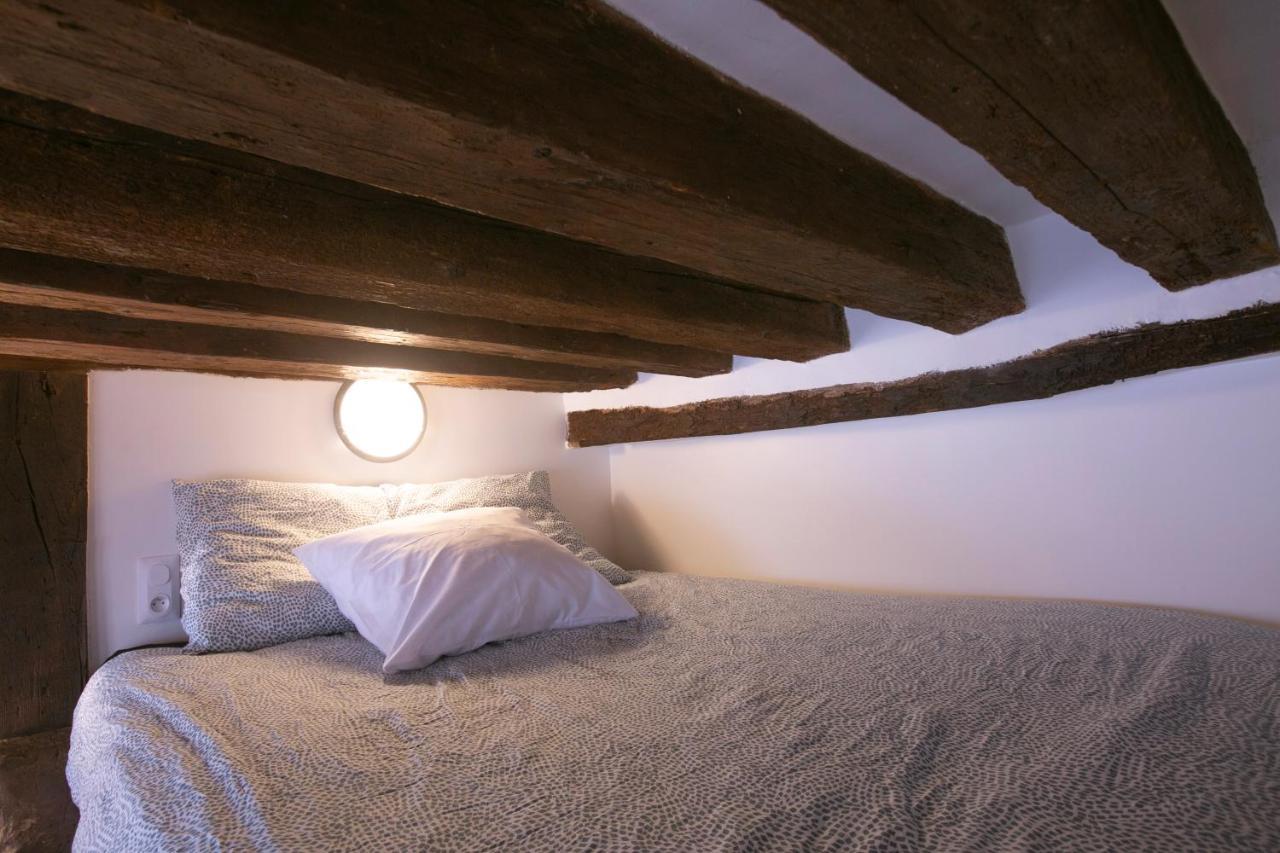 Authentic Apartment In Center Of Parisian Marais ภายนอก รูปภาพ