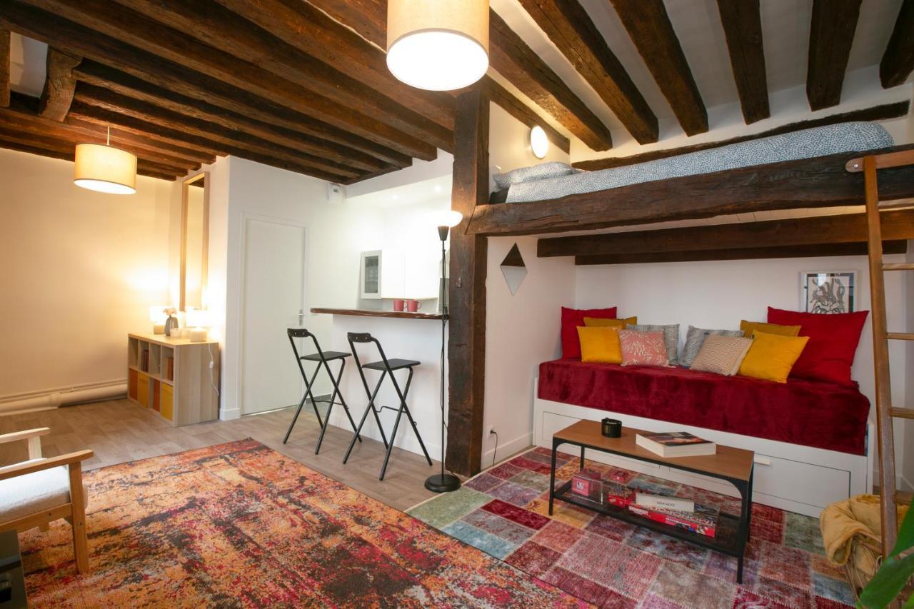 Authentic Apartment In Center Of Parisian Marais ภายนอก รูปภาพ