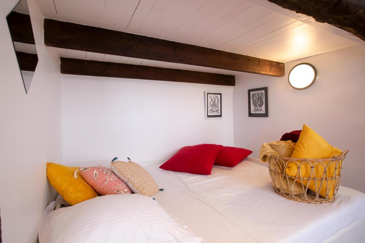 Authentic Apartment In Center Of Parisian Marais ภายนอก รูปภาพ