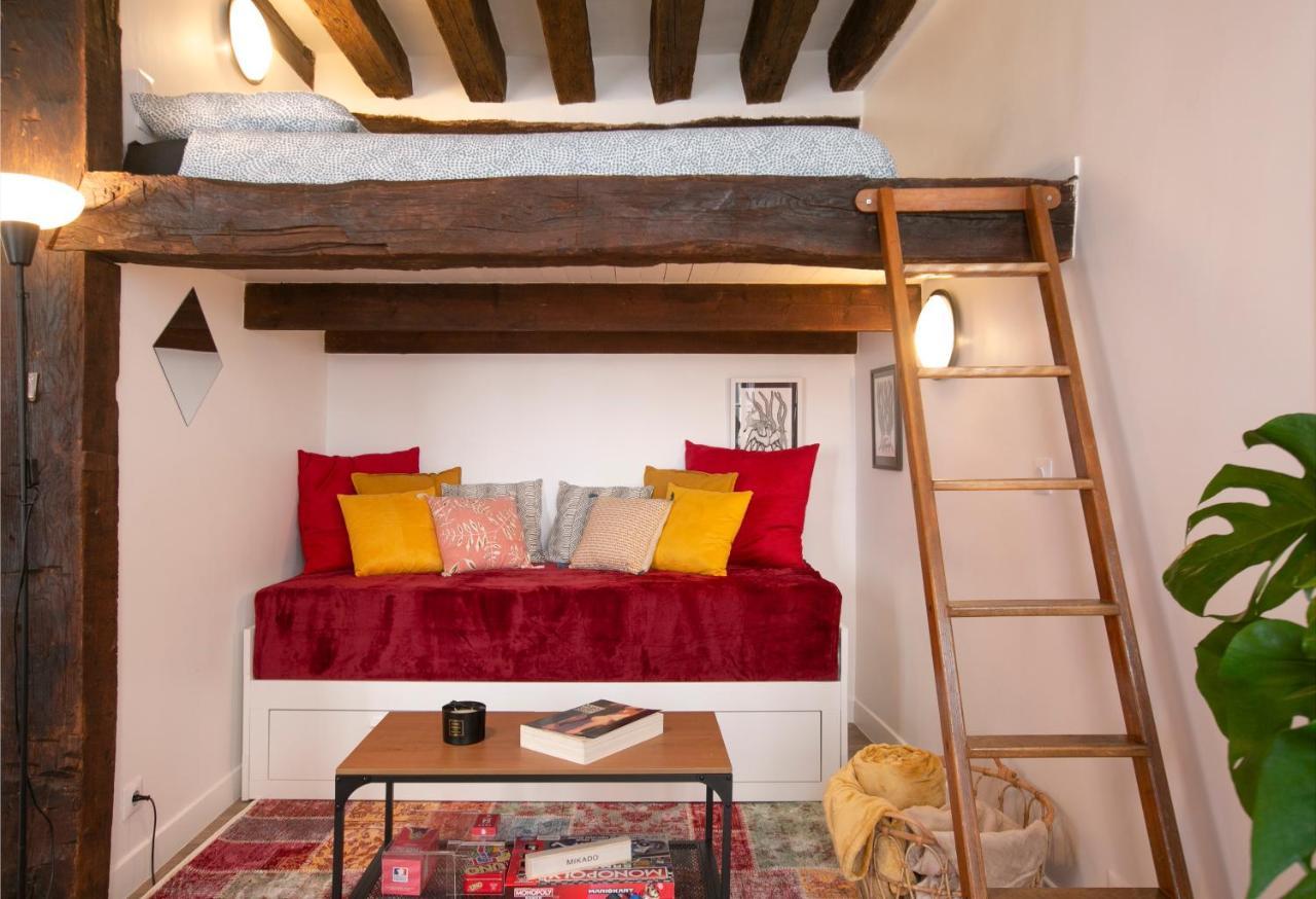 Authentic Apartment In Center Of Parisian Marais ภายนอก รูปภาพ