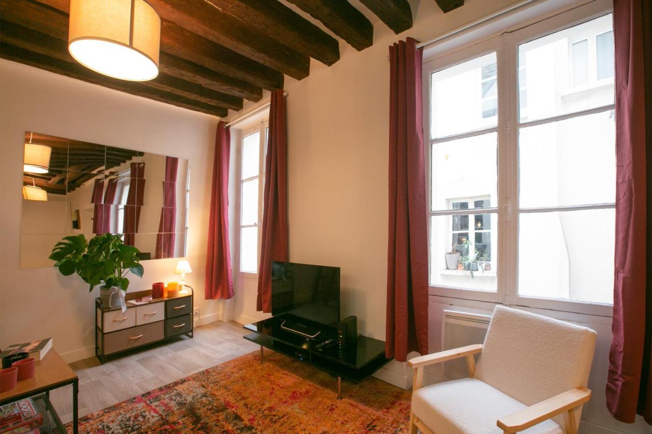 Authentic Apartment In Center Of Parisian Marais ภายนอก รูปภาพ